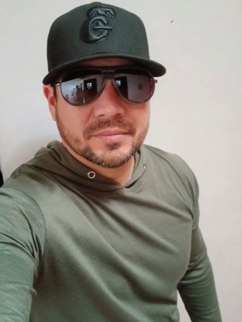 <em>Carlos T</em>